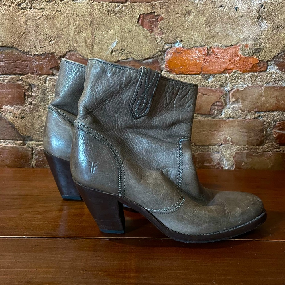 Frye Short Mustang Stitch Vintage Leather Western Boot